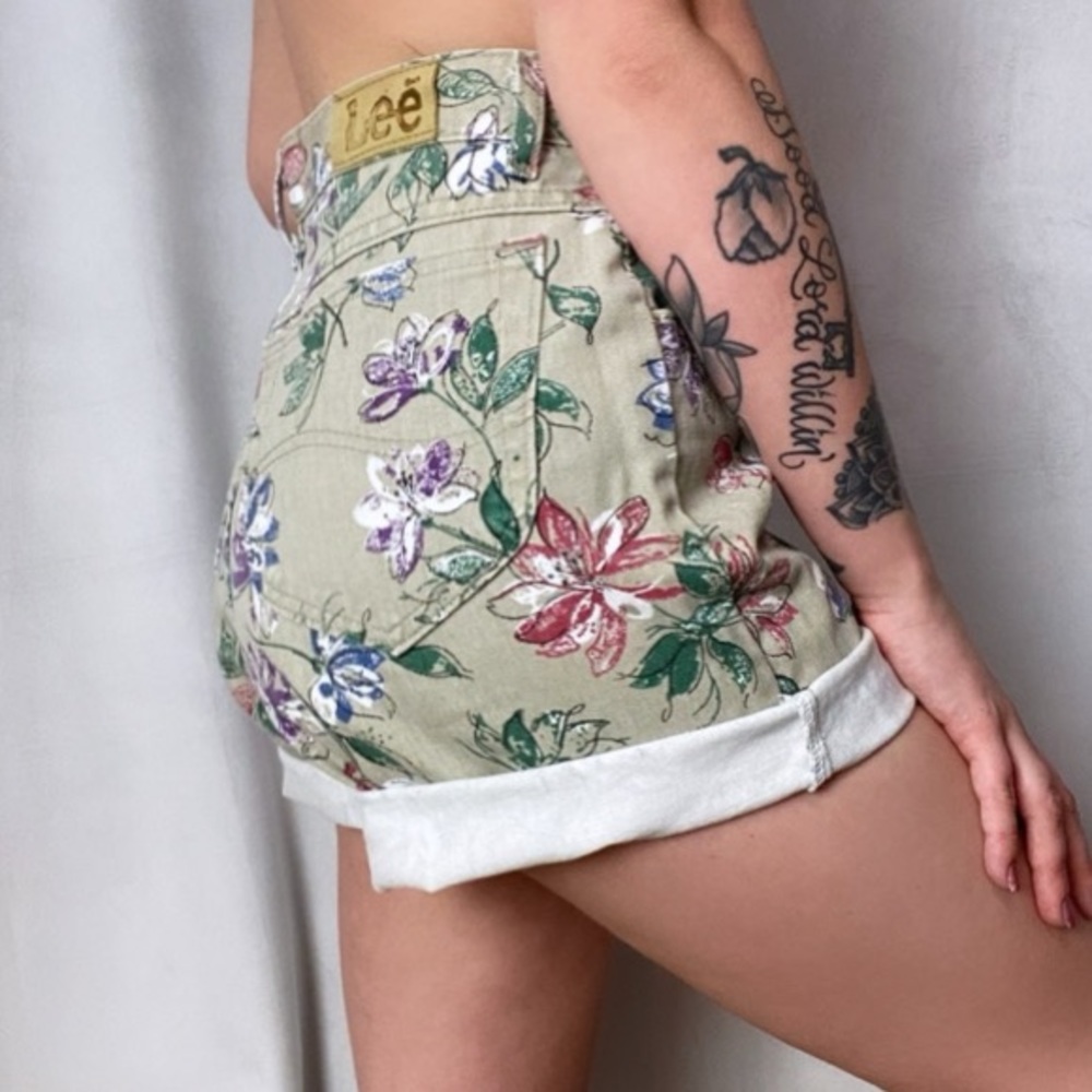 RARE LEE VINTAGE FLORAL DENIM HIGH WAIST SHORTS - Picture 3 of 6